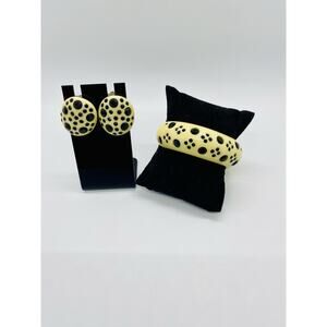 VINTAGE WEISS IVORY CLAMPER BRACELET AND EARRING SET WITH BLACK STONES